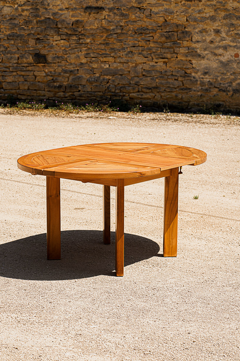 Table ronde maison Regain