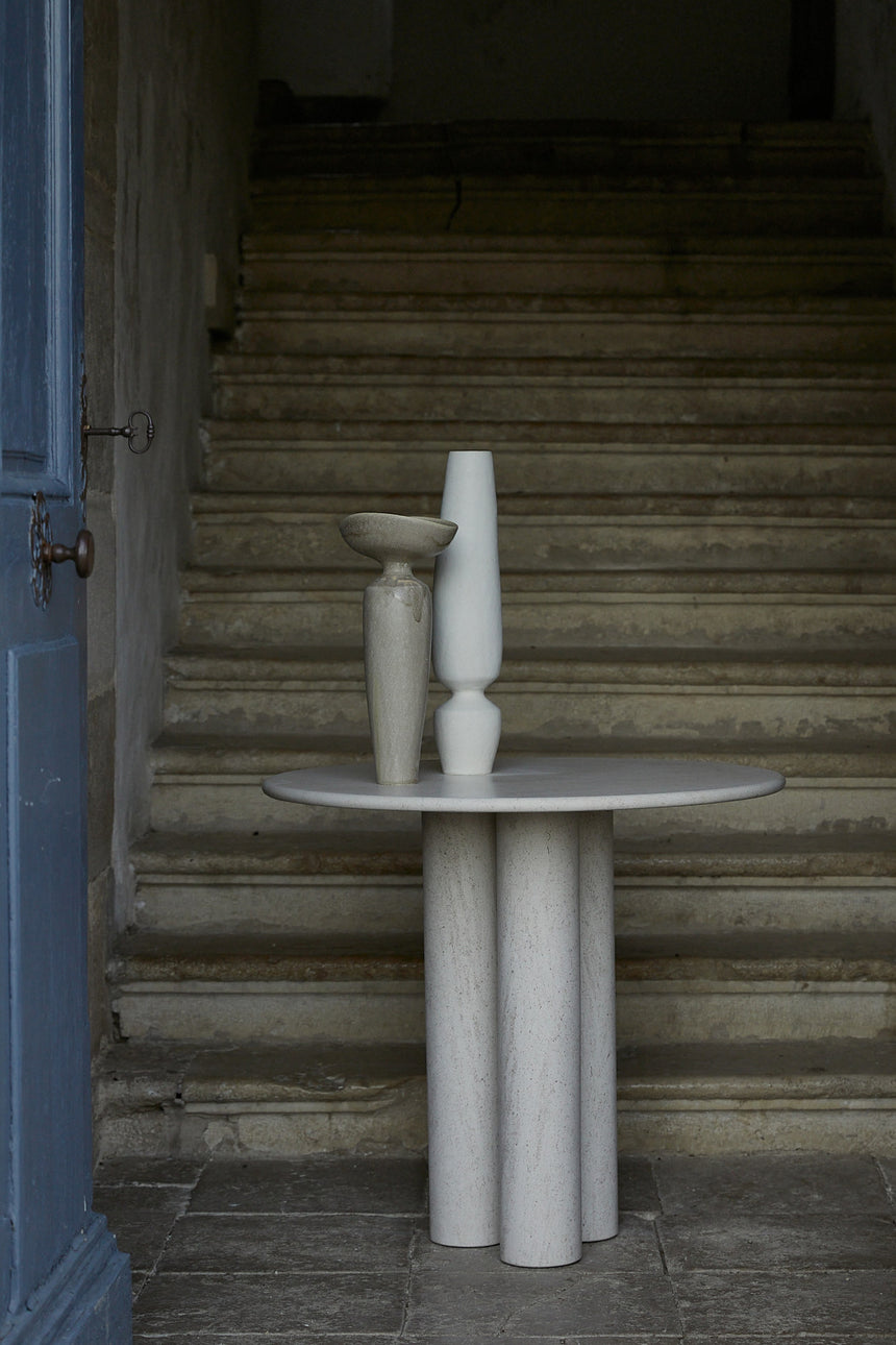Yunuen pedestal table